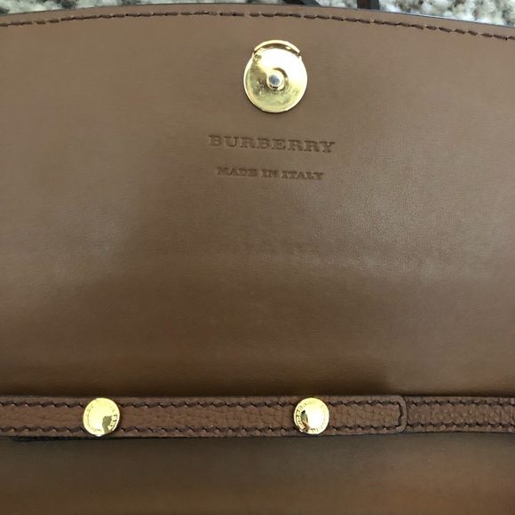 Authentic Burberry wallet satchel with removable chain - Picture 5 of 5